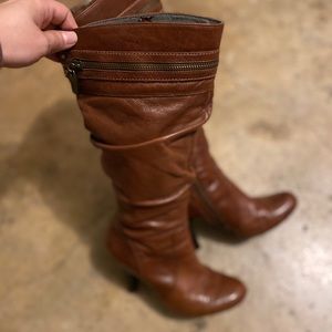 Guess brand faux leather boots!